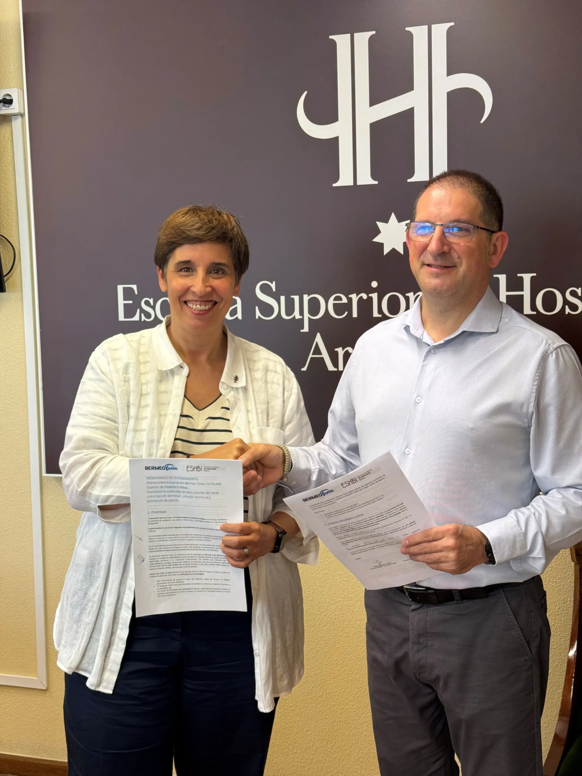 Bermeo Tuna y la Escuela Superior de Hostelería Bilbao se alían para impulsar la gastronomía sostenible del atún y el bonito del norte
